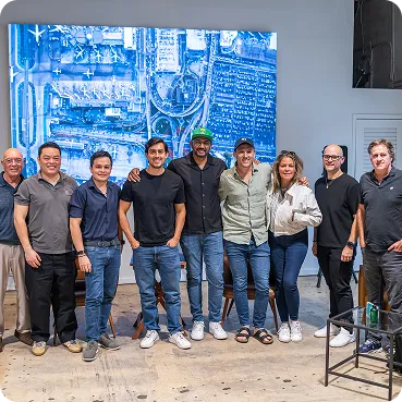 O time da Lazo reunido em um offsite